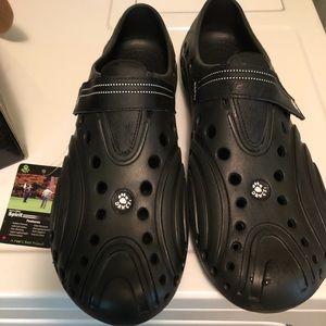 Men’s croc golf shoes